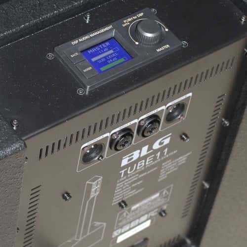 תקריב על מסך ה־DSP וכניסות ה־XLR של BLG Audio TUBE-11